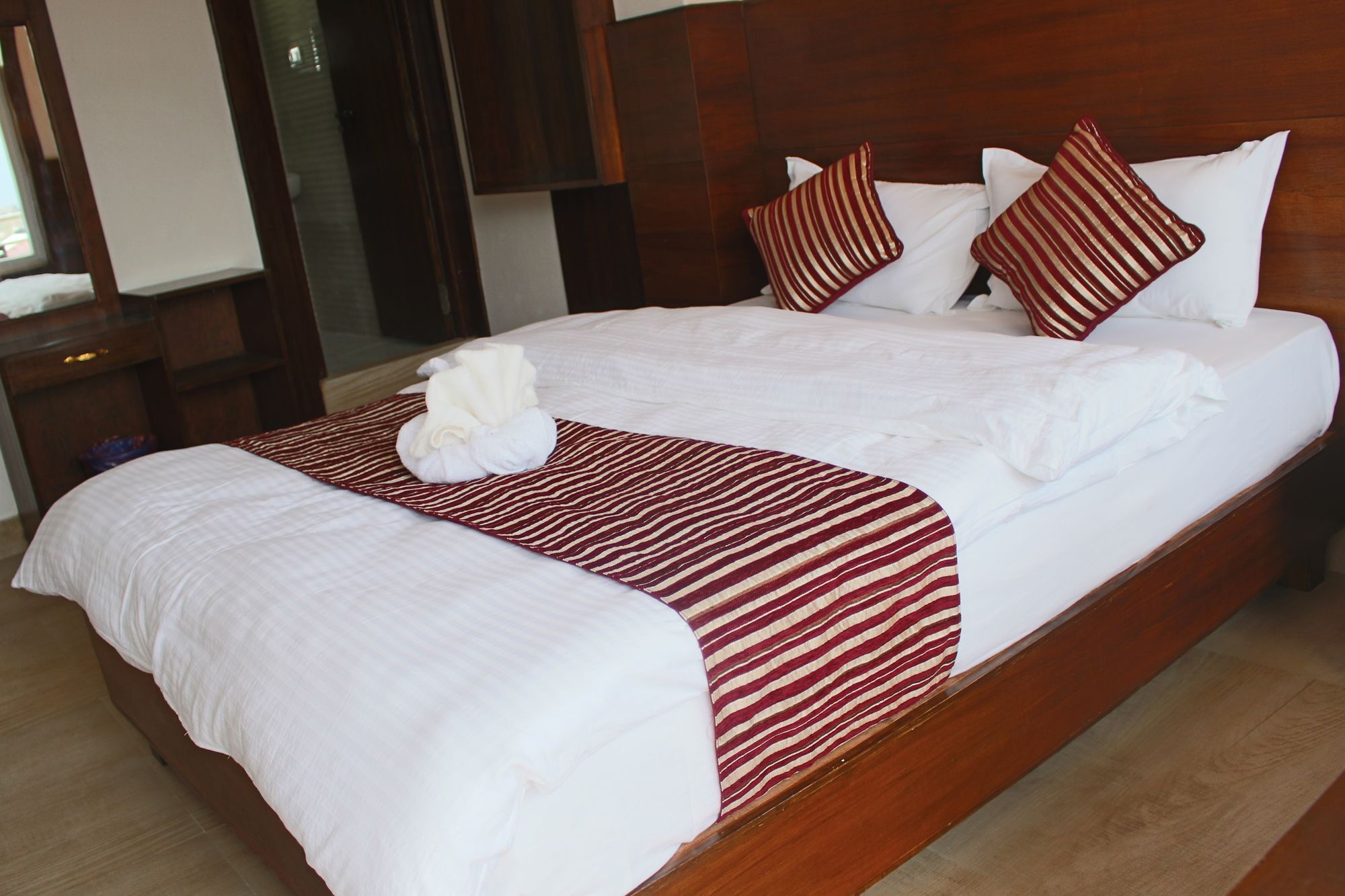 פוקהרה Hotel Lakeside מראה חיצוני תמונה