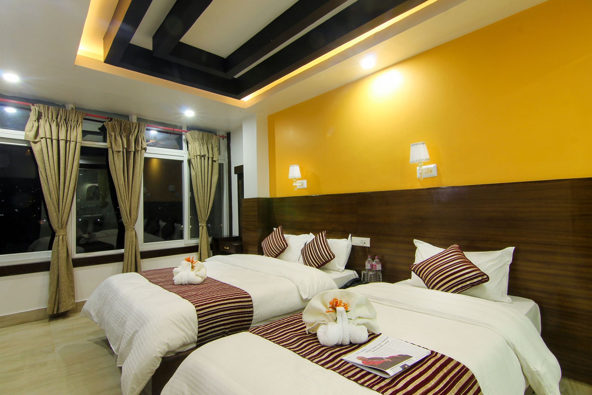 פוקהרה Hotel Lakeside מראה חיצוני תמונה