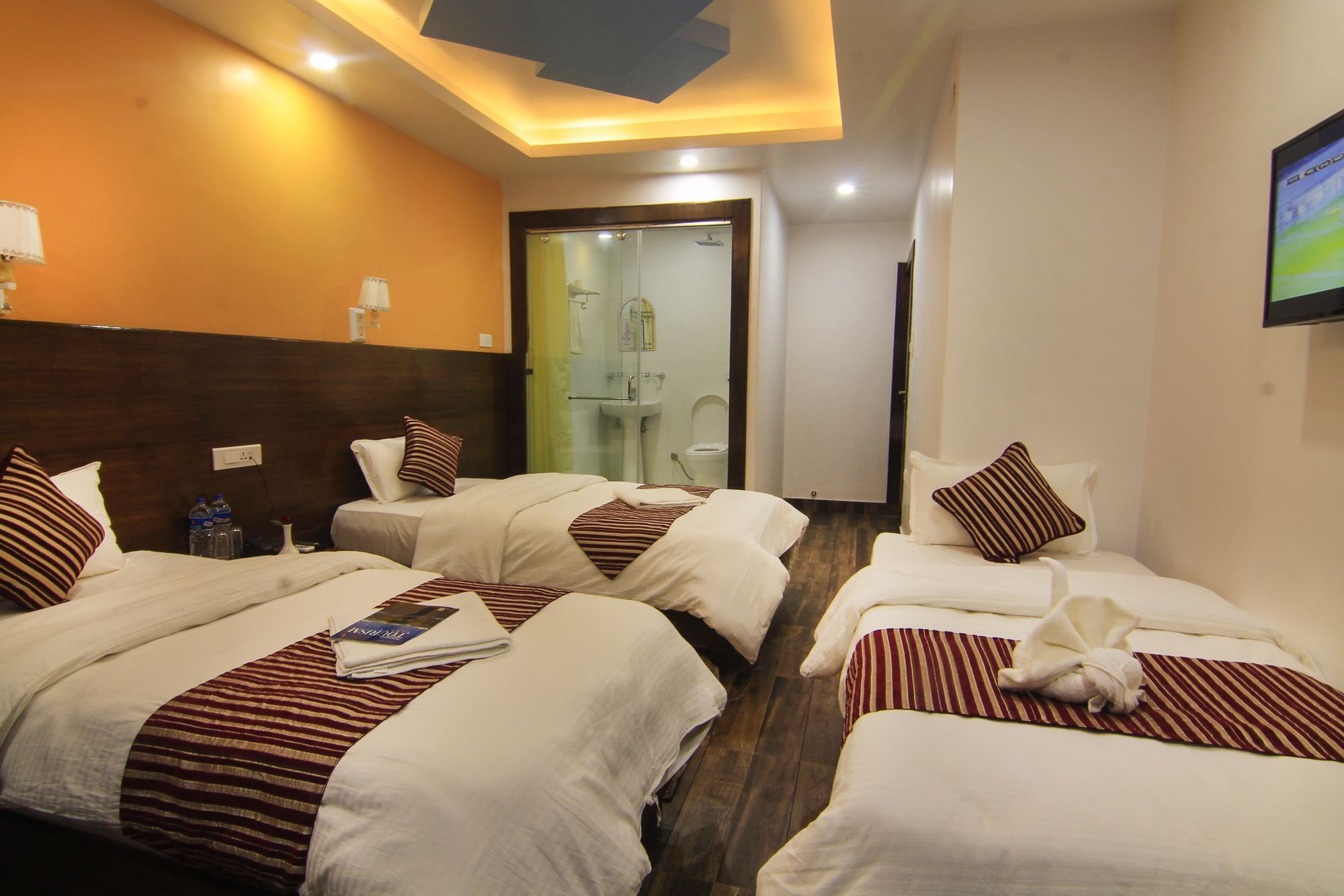 פוקהרה Hotel Lakeside מראה חיצוני תמונה